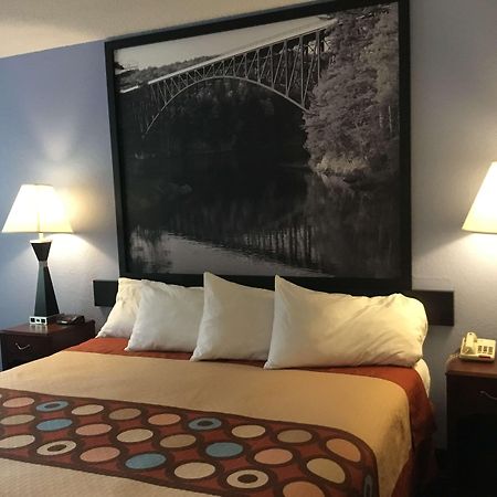 Super 8 By Wyndham Gardner Hotel Ngoại thất bức ảnh