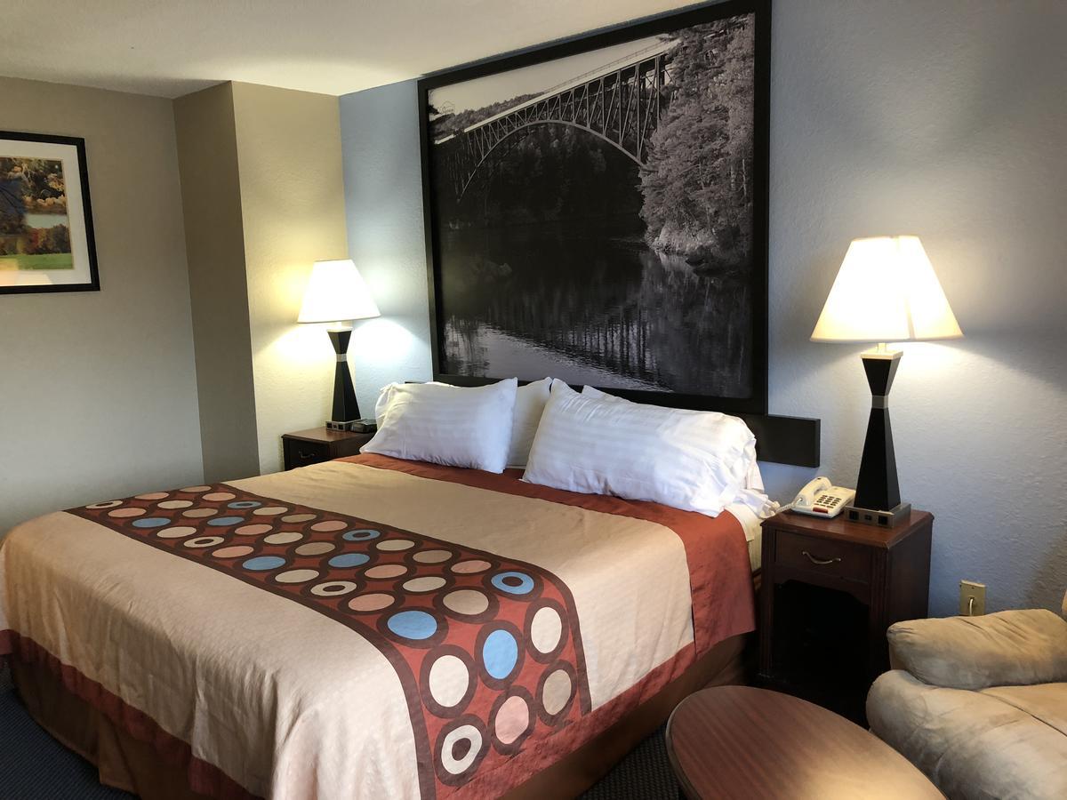 Super 8 By Wyndham Gardner Hotel Ngoại thất bức ảnh