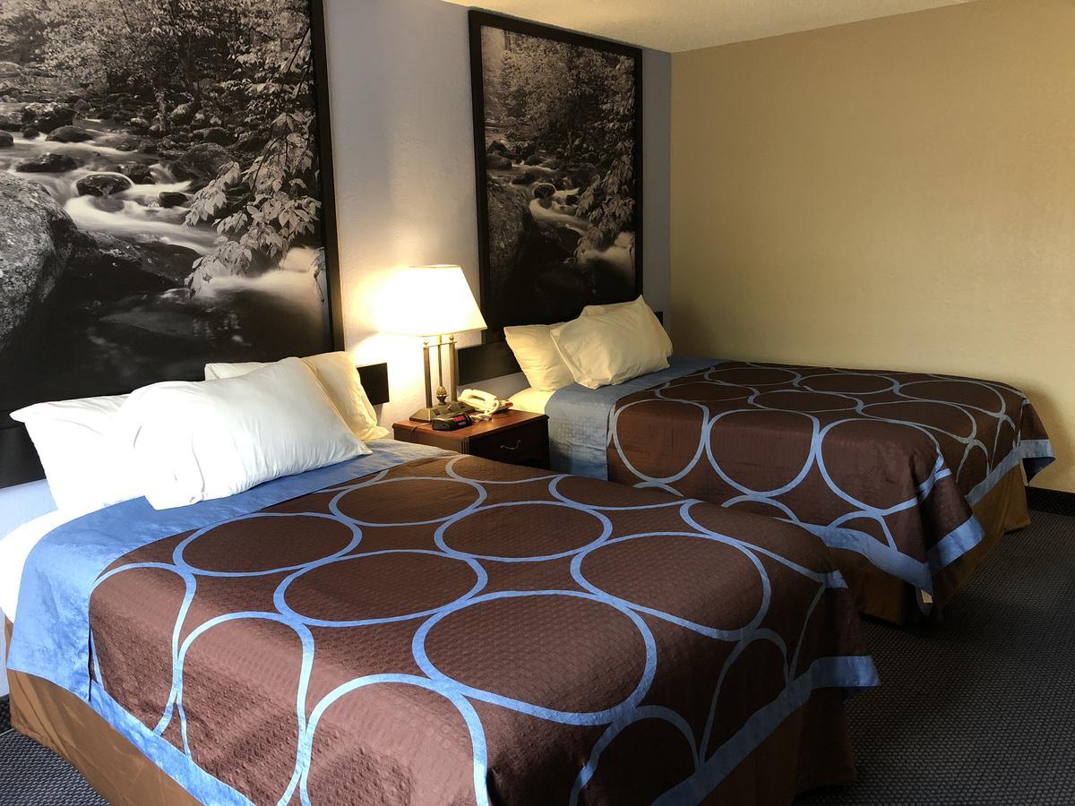 Super 8 By Wyndham Gardner Hotel Ngoại thất bức ảnh